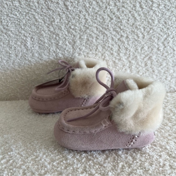 UGG NWT Baby‎ Infant Sparrow Light Pink Plush Boots Size 2/3 - Picture 1 of 15
